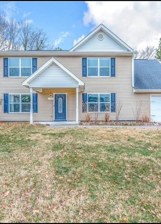 1112 Sir Gawaine Dr in Chesapeake, VA - Building Photo