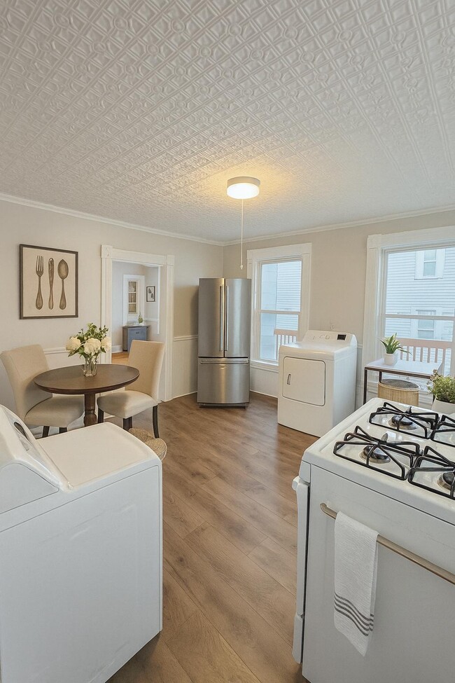 428 Spruce St, Unit 2 in Manchester, NH - Building Photo - Building Photo