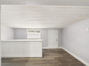 567 13th St N in Naples, FL - Building Photo - Building Photo