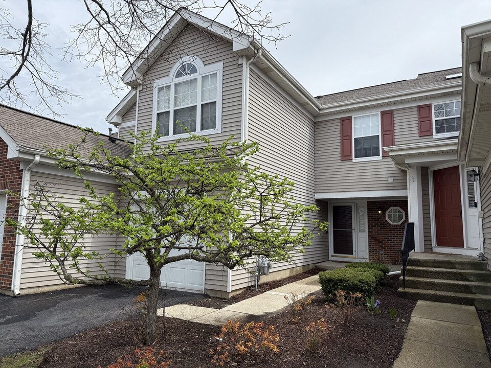 2033 Waverly Ln in Algonquin, IL - Building Photo