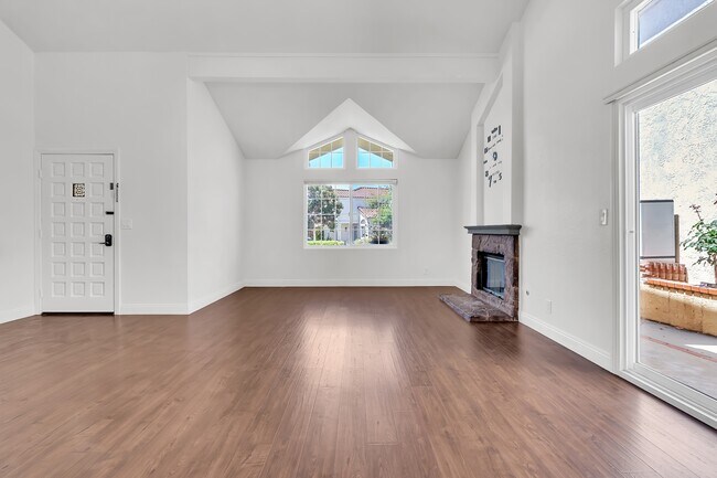 25961 Galway Dr in Lake Forest, CA - Foto de edificio - Building Photo