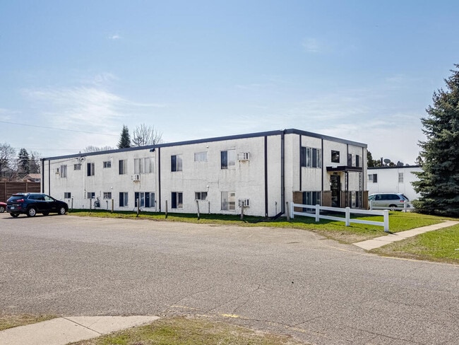 4965 3rd St NE, Unit 3 in Fridley, MN - Building Photo - Building Photo