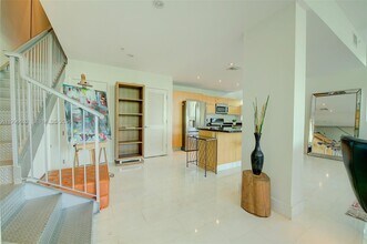 1577 Bay Rd in Miami Beach, FL - Building Photo - Building Photo