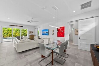 2335 Waldemere St in Sarasota, FL - Foto de edificio - Building Photo