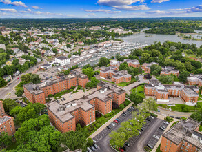 Harbor House in New Rochelle, NY - Foto de edificio - Building Photo