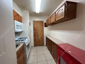 906 1/2 Carlisle Street in Colorado Springs, CO - Building Photo - Building Photo