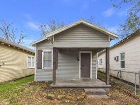 419 Cleveland St in Lafayette, LA - Building Photo