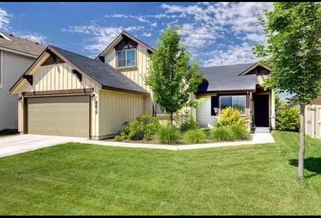 property at 4639 N Maplestone Ave