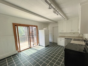 12 Chapman Ave, Unit 1 in Easthampton, MA - Building Photo - Building Photo