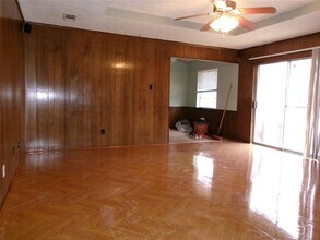 1022 S Center St in Grand Prairie, TX - Building Photo - Building Photo