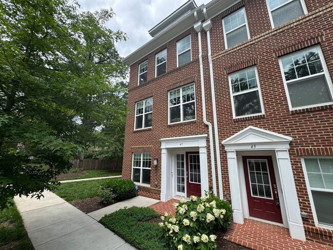 47 N Trenton St in Arlington, VA - Building Photo - Building Photo