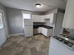 3807 4th Ave in Moline, IL - Building Photo - Building Photo