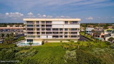 925 N Hwy A1A in Indialantic, FL - Building Photo - Building Photo