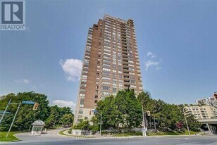 195 Wynford Dr in Toronto, ON - Building Photo