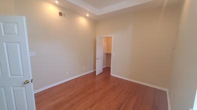 1335 E Washington St in Louisville, KY - Building Photo - Interior Photo