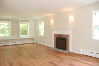 2 Cannondale Dr in Danbury, CT - Building Photo - Building Photo