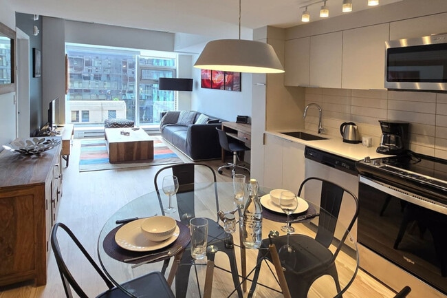 1020 Rue de Bleury in Montréal, QC - Building Photo - Building Photo