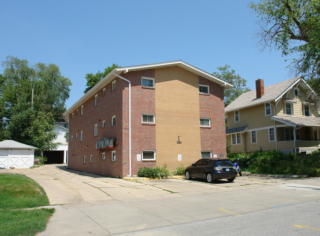 4916 Chicago St in Omaha, NE - Building Photo - Building Photo