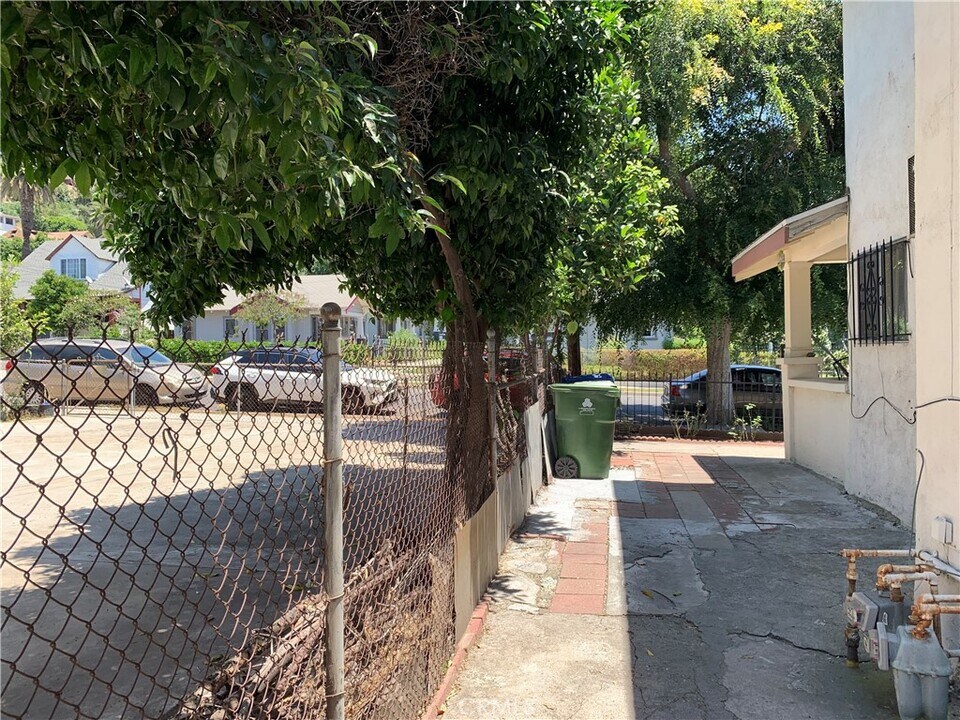 2419 Eastlake Ave in Los Angeles, CA - Building Photo