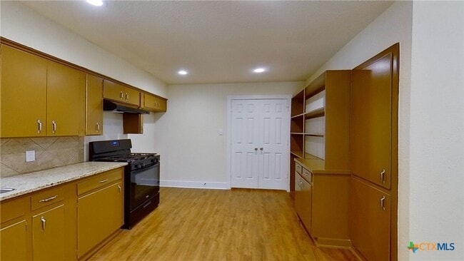 property at 2107 Magnolia Dr