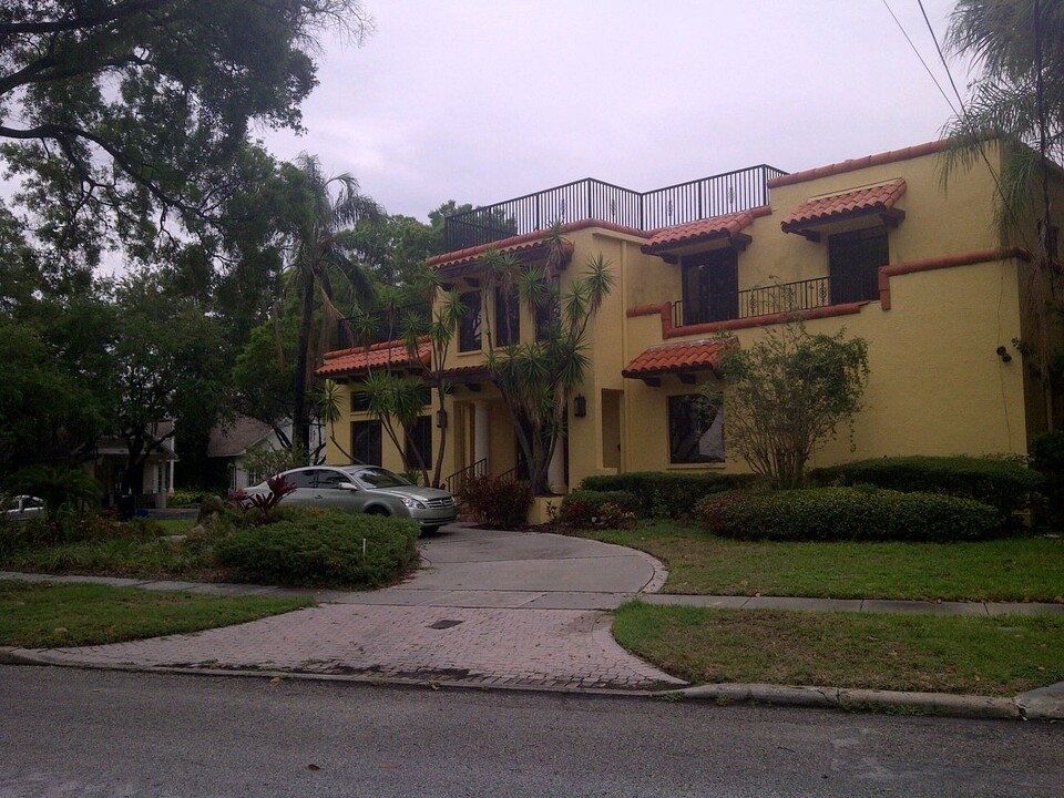 201 Blanca Ave in Tampa, FL - Foto de edificio