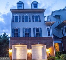 8986 Harrover Pl in Lorton, VA - Building Photo