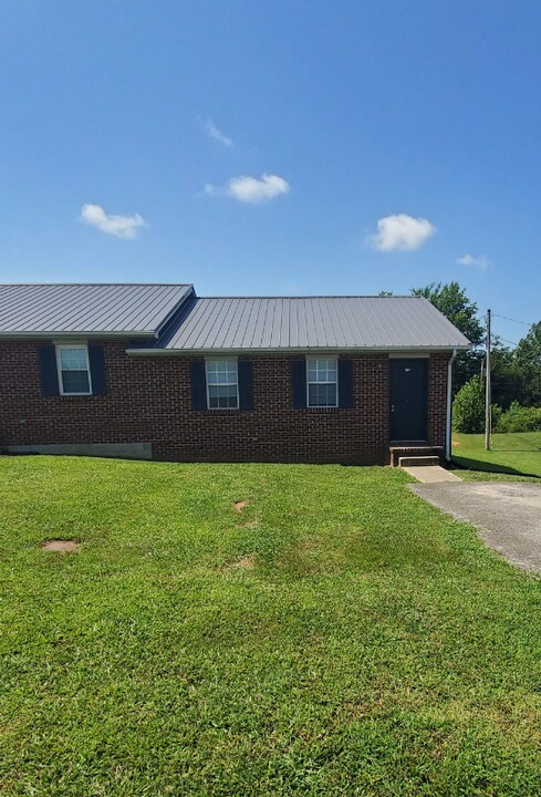 104 Lauderdale Dr in Glasgow, KY - Building Photo