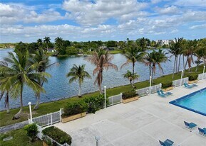 14415 N Kendall Dr in Miami, FL - Building Photo