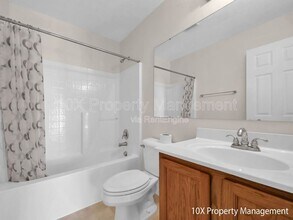 49 Knights Bridge Dr W in Pickerington, OH - Building Photo - Building Photo