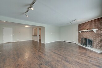 10377 Dearlove Rd in Glenview, IL - Building Photo - Building Photo