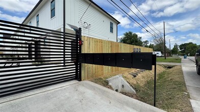 4721 Mallow St in Houston, TX - Building Photo - Building Photo