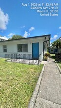 2499 SW 27th St in Miami, FL - Foto de edificio - Building Photo