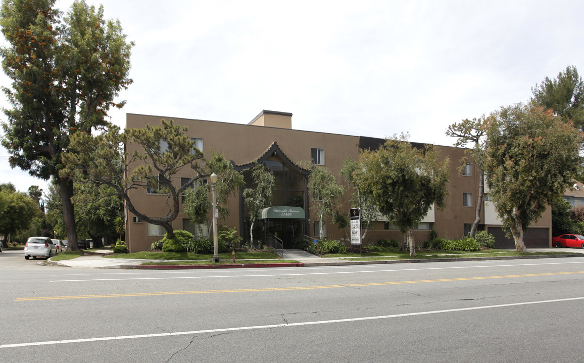 Riverside Towers in North Hollywood, CA - Building Photo