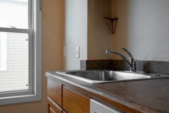 16 Speridakis Ter, Unit B in Cambridge, MA - Foto de edificio - Building Photo