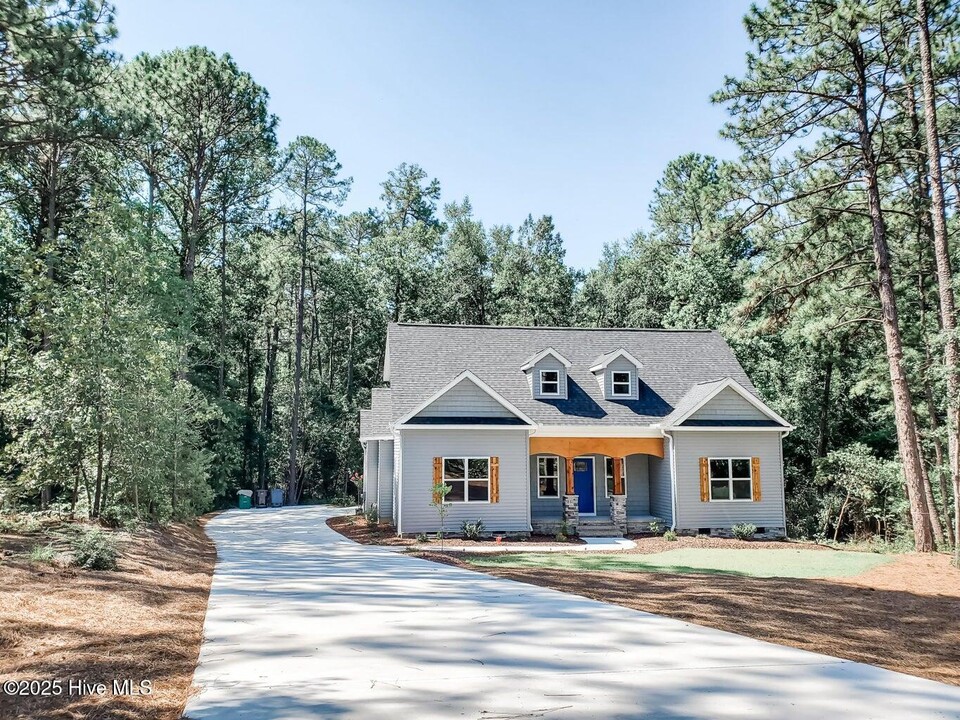 9 Clarendon Ln in Pinehurst, NC - Building Photo