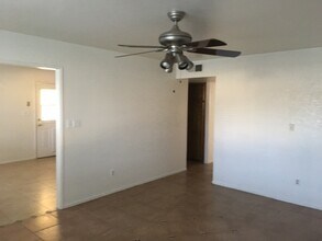 6425 Plaquemines Dr in Bakersfield, CA - Building Photo - Building Photo