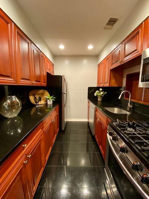 134 Lake Pointe Ct in Middle Island, NY - Building Photo - Building Photo