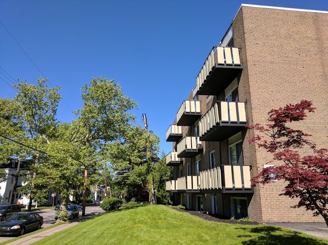 900 S. Negley Avenue in Pittsburgh, PA - Foto de edificio - Building Photo