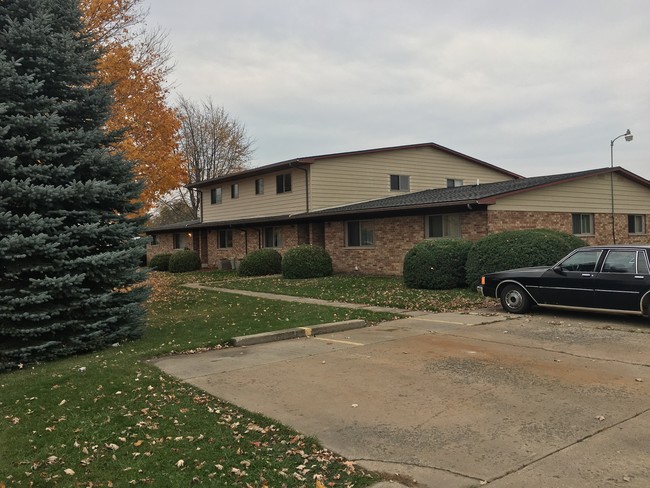 Hickory Manor Apartments in Owosso, MI - Foto de edificio - Building Photo