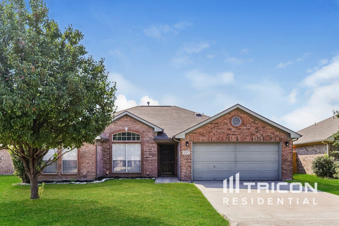 622 Ember Ln in Mansfield, TX - Building Photo