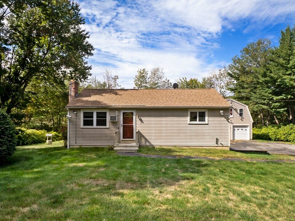 12 Attitash Ave in Merrimac, MA - Foto de edificio