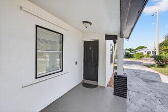 614 N E St in Lake Worth Beach, FL - Building Photo - Building Photo