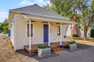 731 SW Elm St in Albany, OR - Building Photo - Building Photo