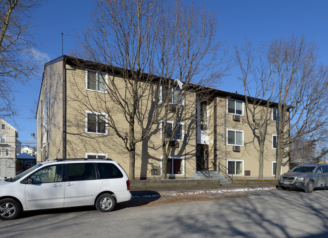 Lawn Terrace Apartments in Pawtucket, RI - Building Photo - Building Photo