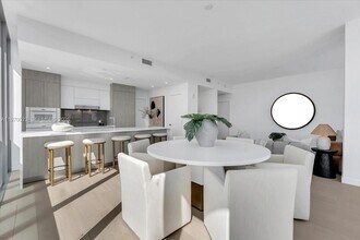 9201 E Bay Harbor Dr in Bay Harbor Islands, FL - Building Photo - Building Photo