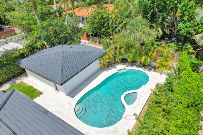 10618 NE 11th Ave in Miami Shores, FL - Building Photo - Building Photo