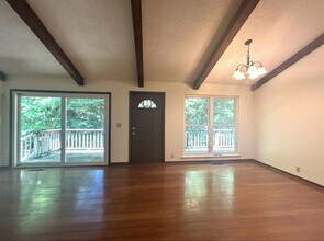 821 E Lakeside Dr in Fayetteville, AR - Building Photo - Building Photo