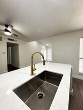 9000 Bissonnet St in Houston, TX - Building Photo - Building Photo