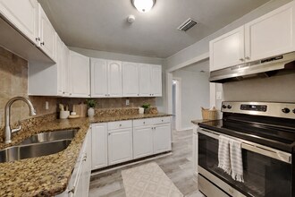 8514 N Otis Ave in Tampa, FL - Building Photo - Building Photo