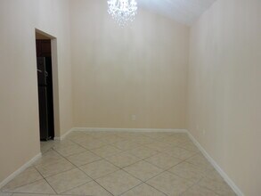 212 Sparrow Dr in Royal Palm Beach, FL - Building Photo - Building Photo